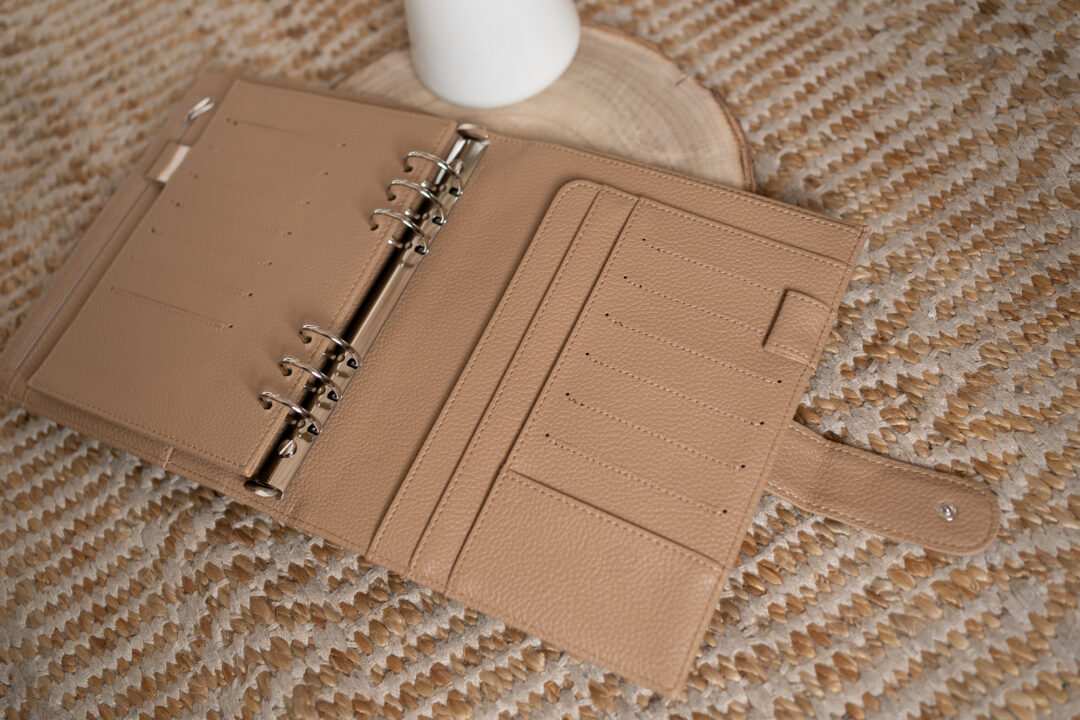 glanzart_budgeting_cashstuffing_umschlagmethode_binder_planner_budgetbinder_budgetplanner_budget binder_budget planner_bullet_journal_journaling_bullet journal planner_ringbuch_a5_braun_hellbraun-6